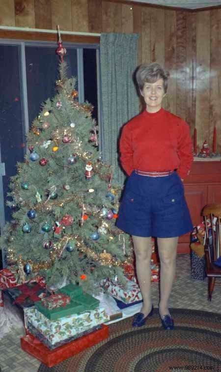 Relive the Christmas of Yesteryear:Here are 40 Christmas Photos From the 1950s. 