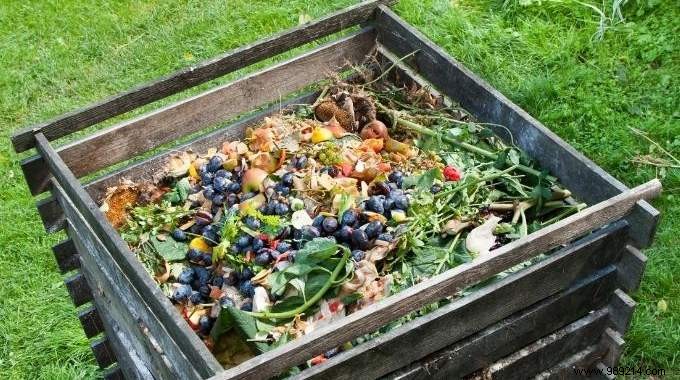 Cheap compost bin:the Aeroquick compost silo. 