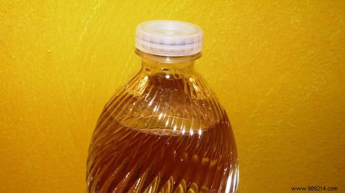 10 amazing uses for white vinegar that no one knows about. 