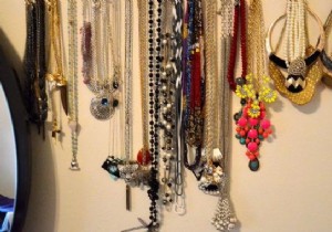 The tip for all those who have lots of necklaces at home. 