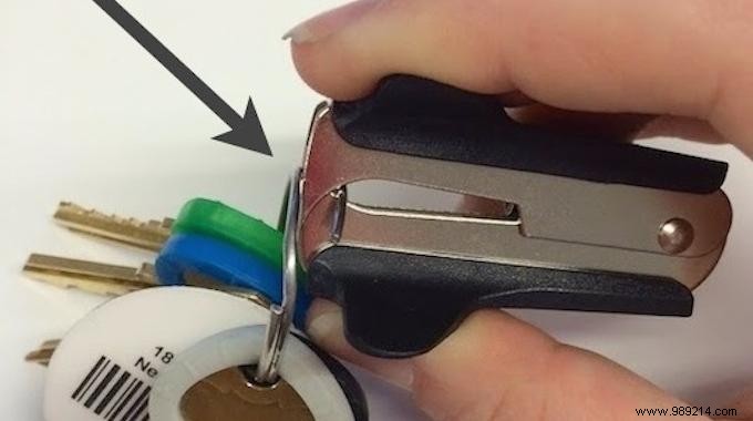 The Easy Way to Open a Keychain Ring. 