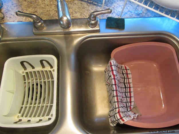 29 Tricks To Make Washing Up EASIER. 