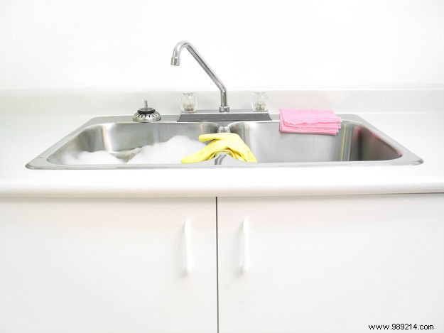 29 Tricks To Make Washing Up EASIER. 