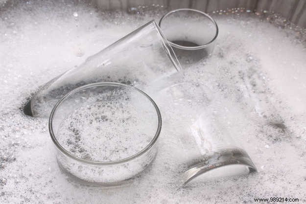 29 Tricks To Make Washing Up EASIER. 