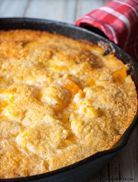 The VERY Easy Peach Cobbler Recipe. 