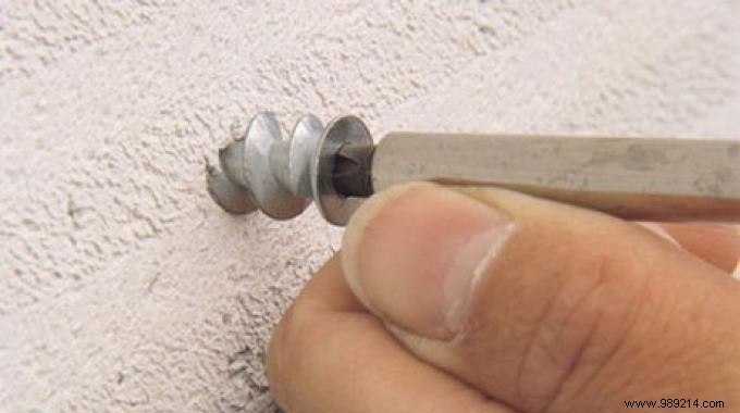 How to Screw to Walls Avoiding Breakage? 