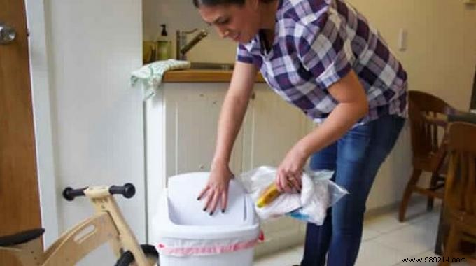 My Infallible Trick To Make Your Trash Can Always Smell Good. 