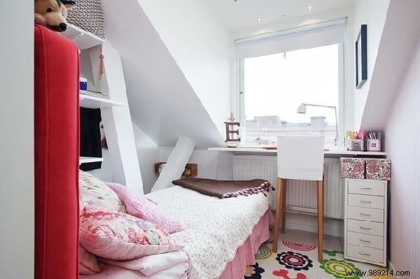 20 Genius Ideas To Easily Save Space In A Bedroom. 