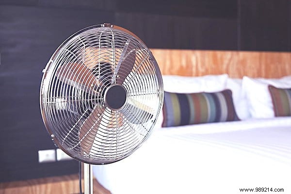 The 15 Best Tips For Surviving The Heat Wave WITHOUT Air Conditioning. 