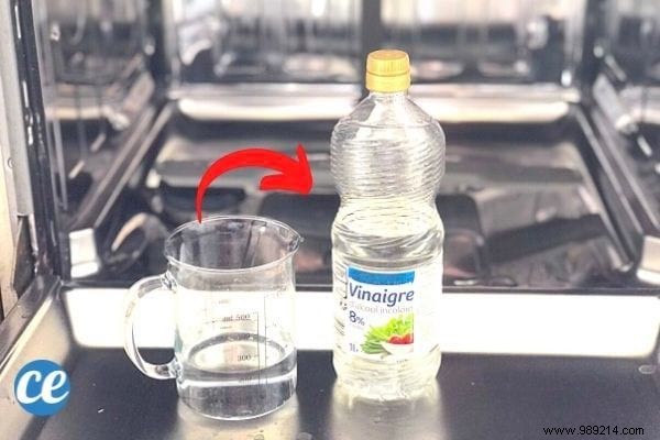 Where to Put White Vinegar in the Dishwasher? 