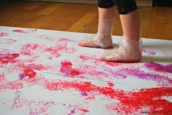 24 Awesome And Inexpensive Activities To Keep Bored Kids Busy. 