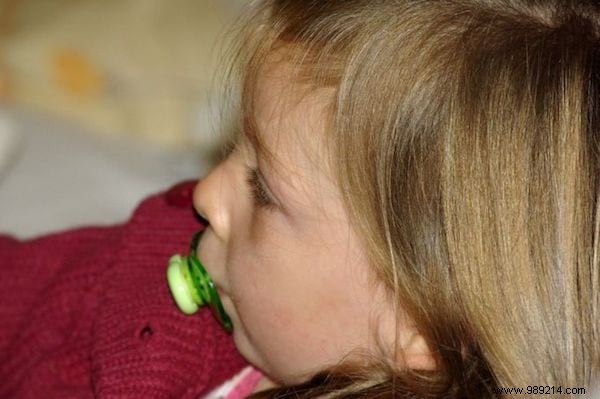 5 Effective Tips to Help Your Child Stop the Pacifier. 