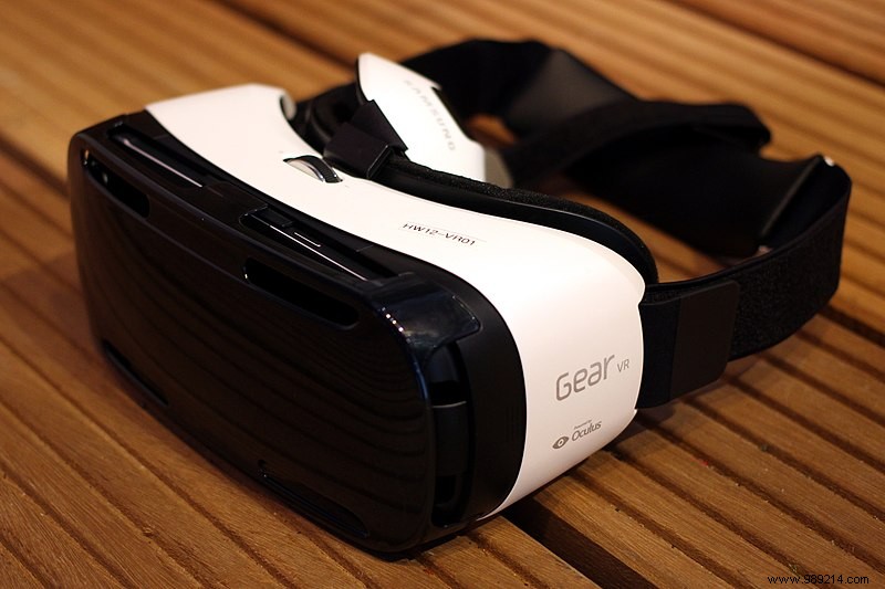 5 Good Affordable Virtual Reality Headsets to Try VR Games 