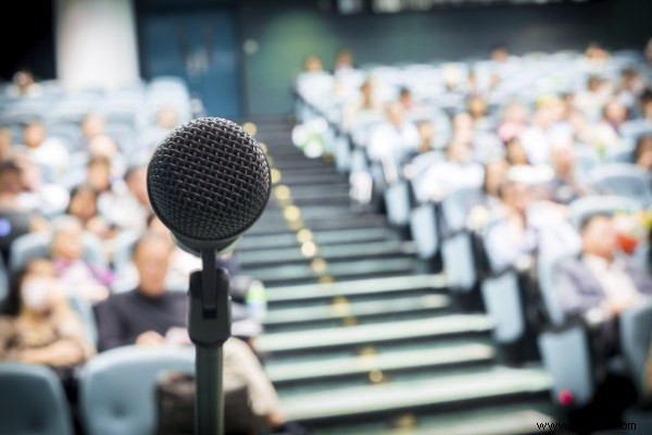 7 awesome ways to connect with your audience during a speech 