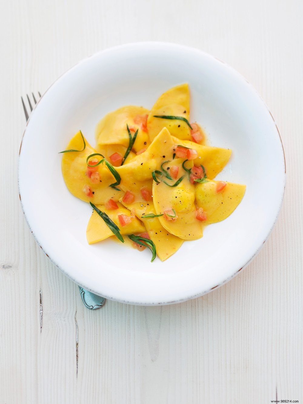 Recipe for ravioli with trout filling in tomato-tarragon butter 