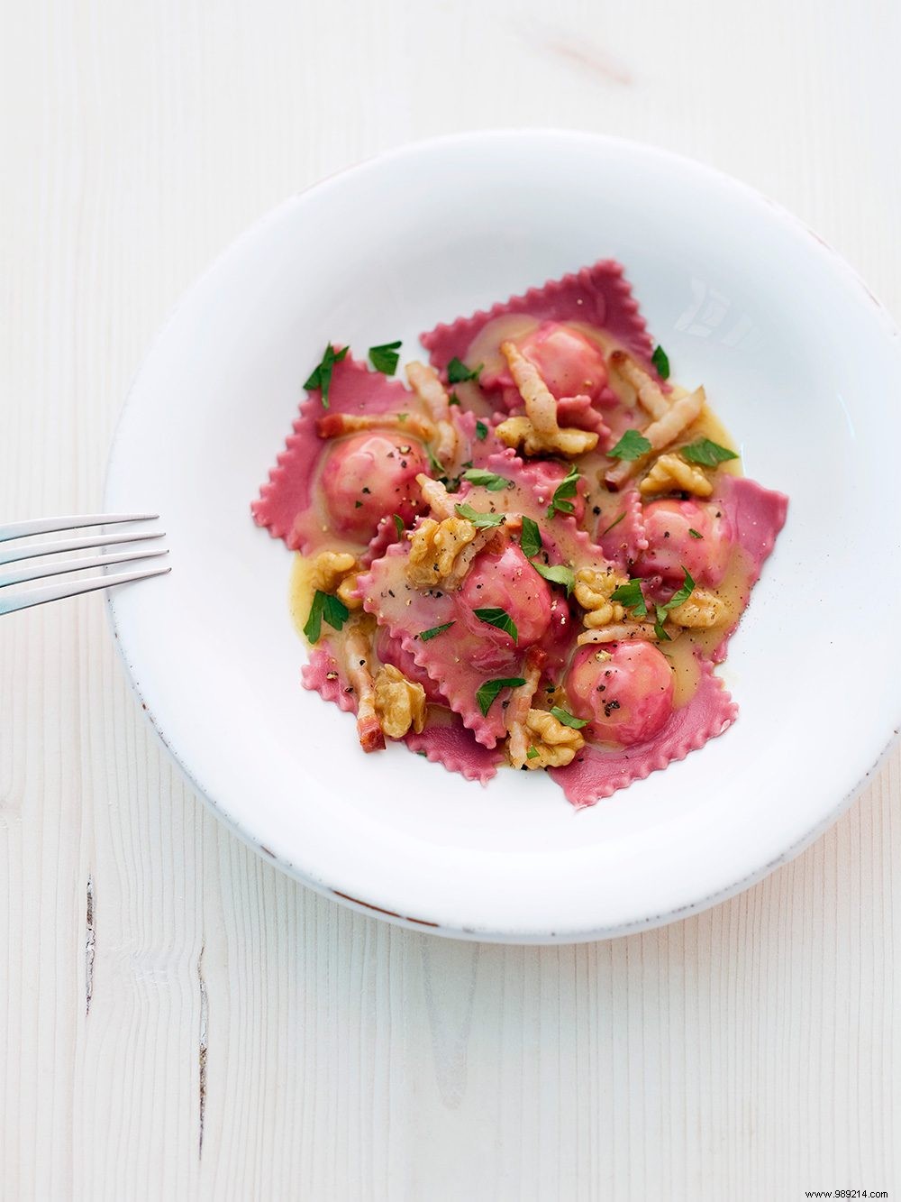 Recipe for beetroot ravioli with ricotta-walnut filling 