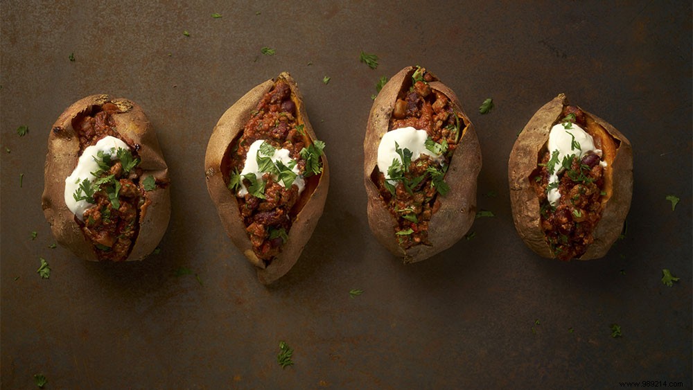 Recipe for sweet potato stuffed with chili sin carne 