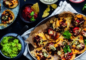 Recipe:nacho dish with seasoned minced meat, cheese and guacamole 