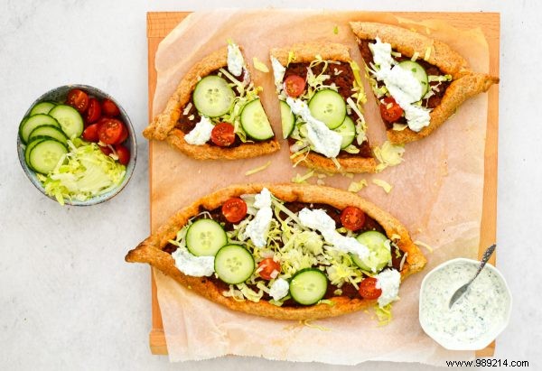 Recipe:Turkish pide with garlic yogurt sauce 