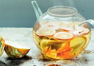 Recipe:detox drink with apple, pineapple and orange 