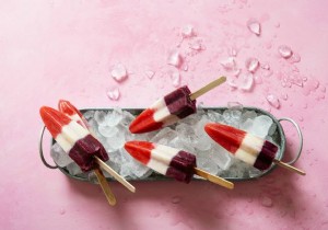 Recipe:tricolor ice cream (strawberry, banana and blueberry) 