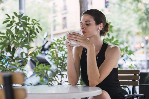 Is it good for you to drink hot drinks in hot weather? 