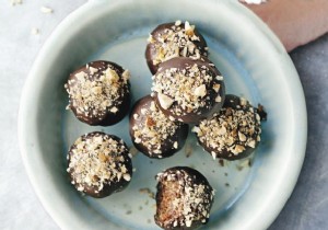 Snack recipe:orange truffles with chia seeds, dates and almonds 