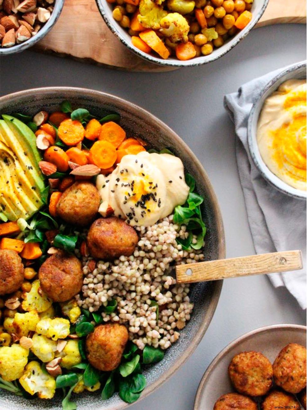 Falafel bowl with sweet potato and hummus 