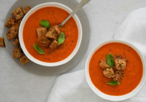 Recipe:roasted bell pepper soup with garlic croutons 