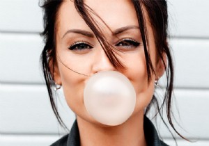 Is it really that bad to swallow chewing gum? 