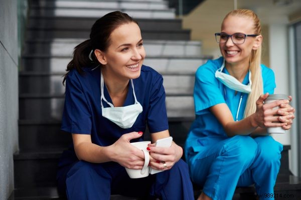 Nice citizens  initiative:donate mouth caps to healthcare providers 