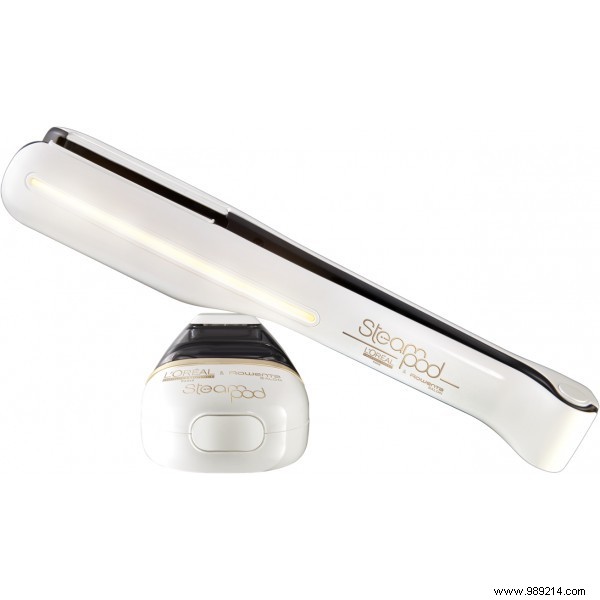 Enjoy silky hair with the steam straightener 