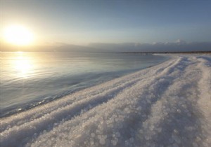 The benefits of a Dead Sea salt bath 