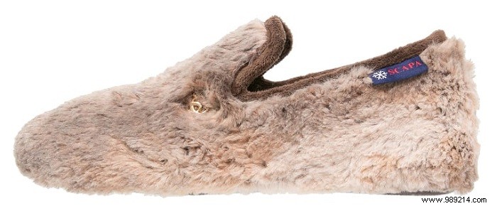 12 x nice slippers to keep your feet warm 