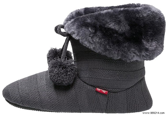 12 x nice slippers to keep your feet warm 