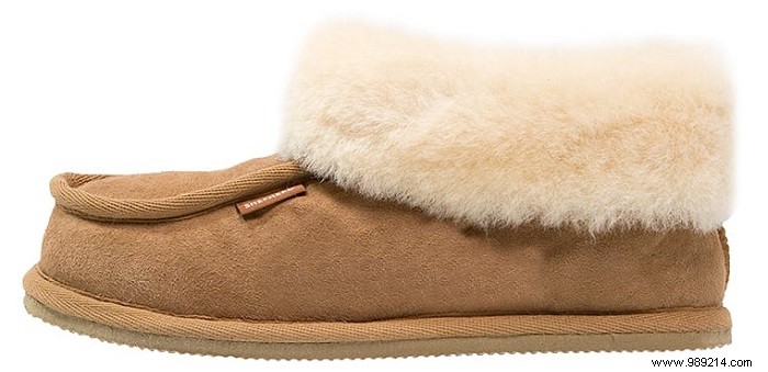 12 x nice slippers to keep your feet warm 