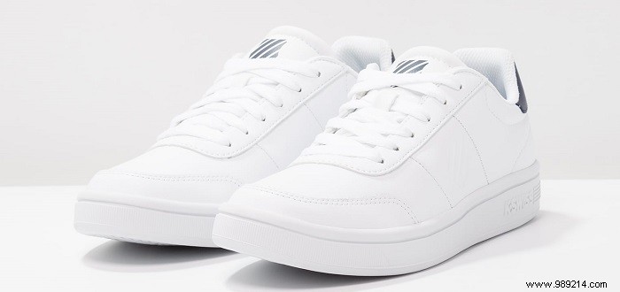 7 x white sneakers 