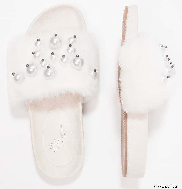 6 x Fluffy slippers 