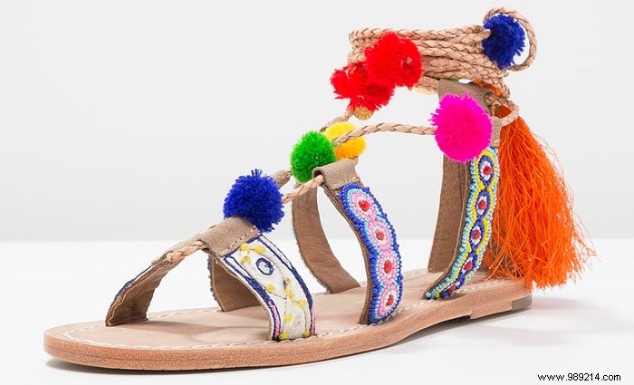 6 x Pom Pom Sandals 