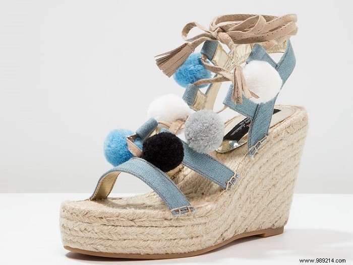 6 x Pom Pom Sandals 