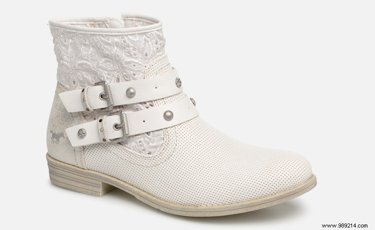 Trend:white ankle boots 