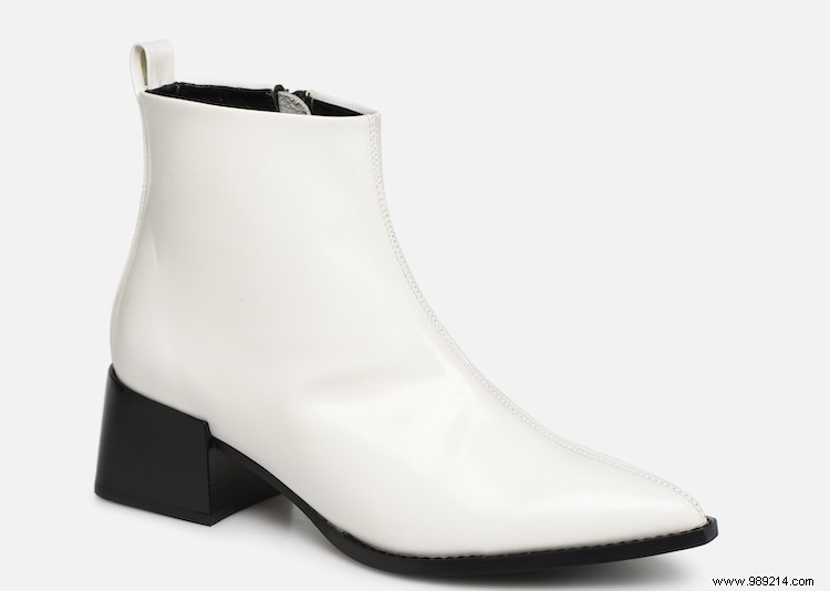 Trend:white ankle boots 