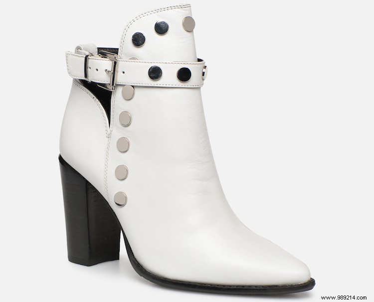 Trend:white ankle boots 