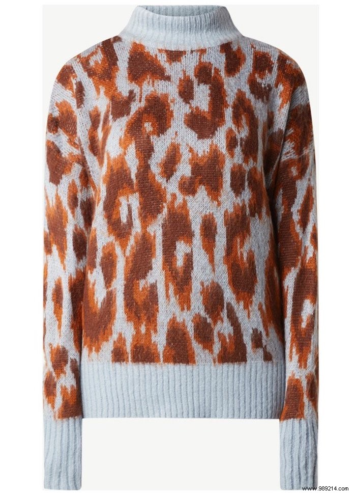 Lovely sweaters to keep you warm in the cold weather 