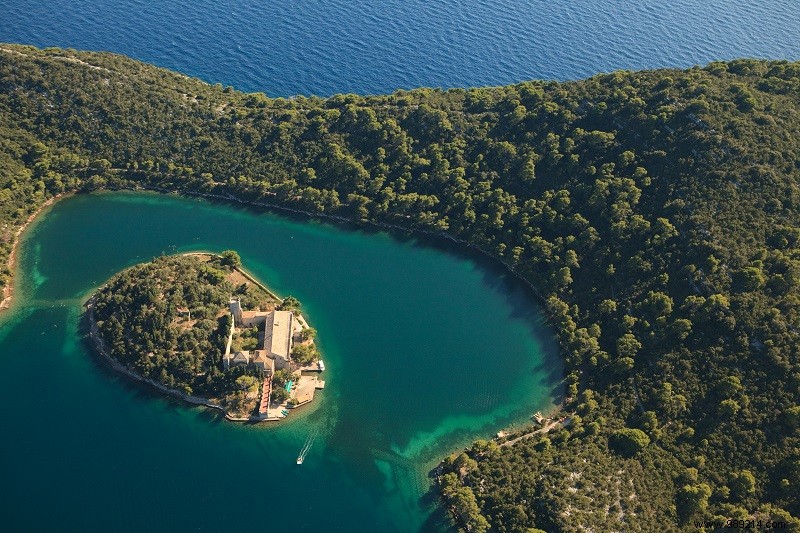 Seven magical Croatian lakes 