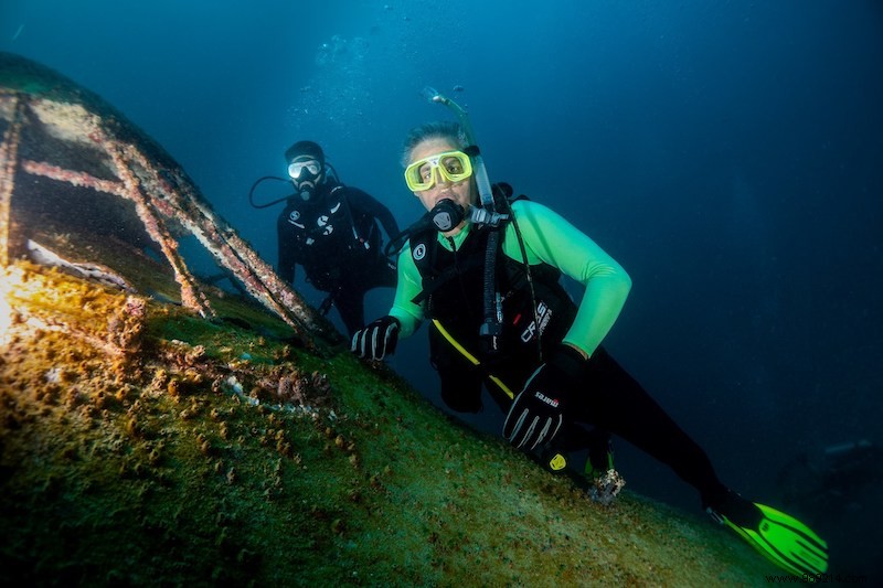 The World s Largest Underwater Theme Park Opens in Bahrain 