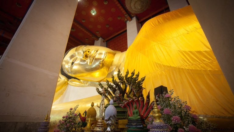 6 Unique Temples Near Bangkok 