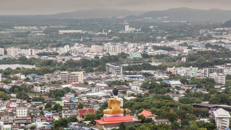 6 Unique Temples Near Bangkok 