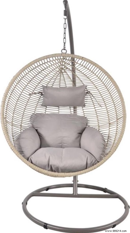 7 hanging chairs for a relaxed summer 