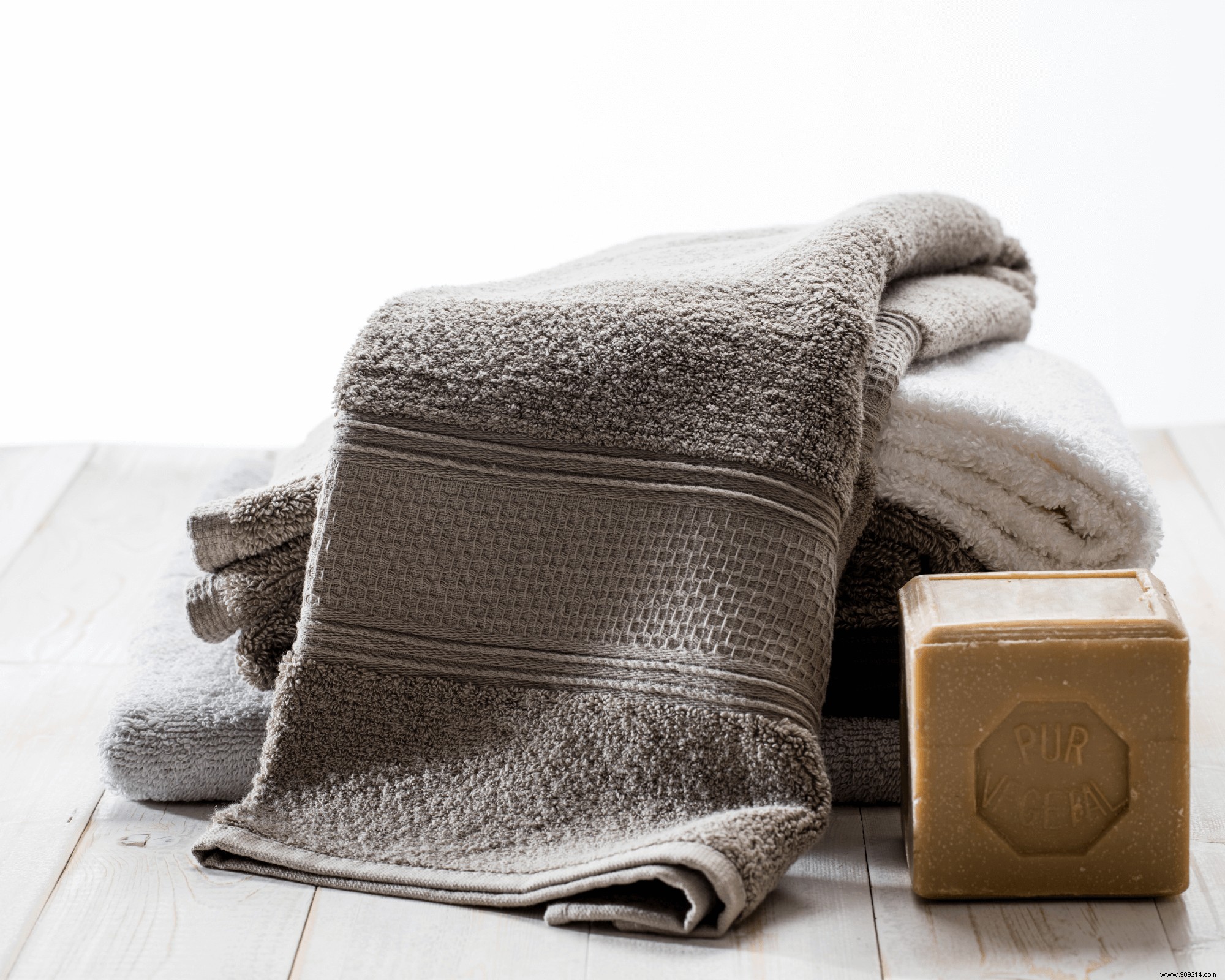 Washing your face with Marseille soap:a good idea? 